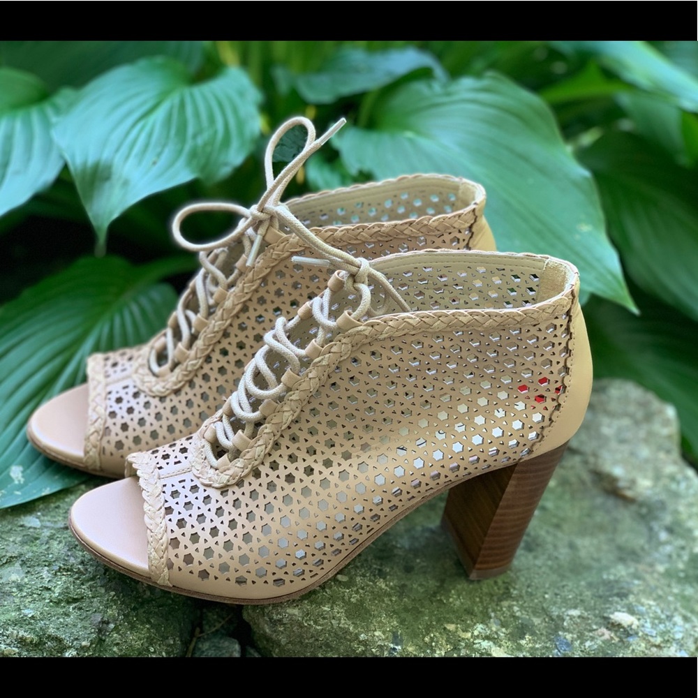 NWT Size 6 Via Spiga Heels